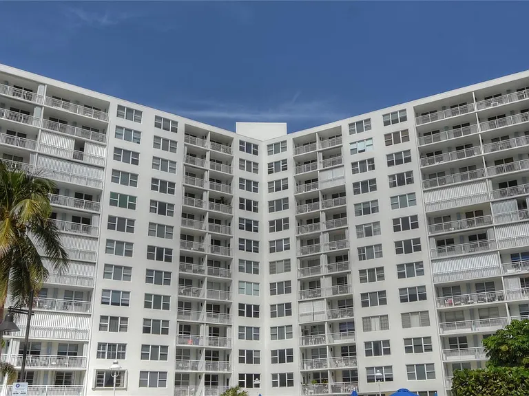 201 N Ocean Blvd #405 — Photo 21