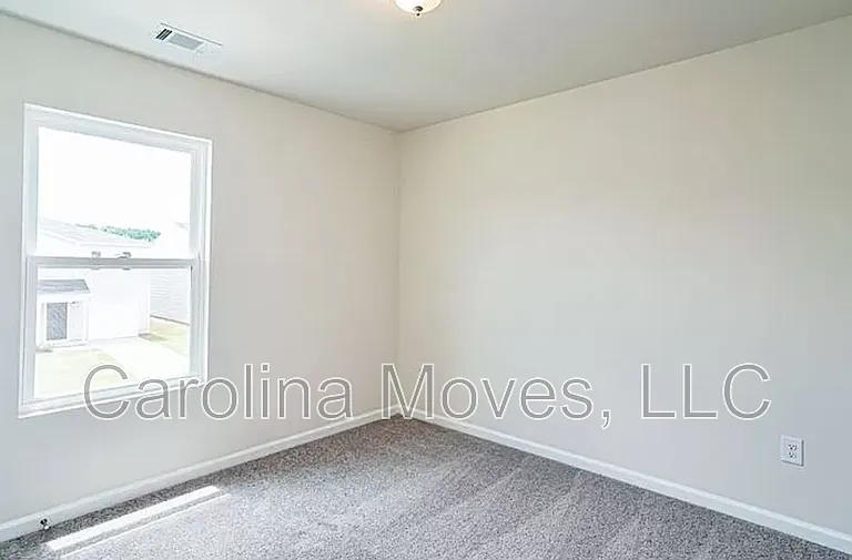 523 Springtime Ln — Photo 7