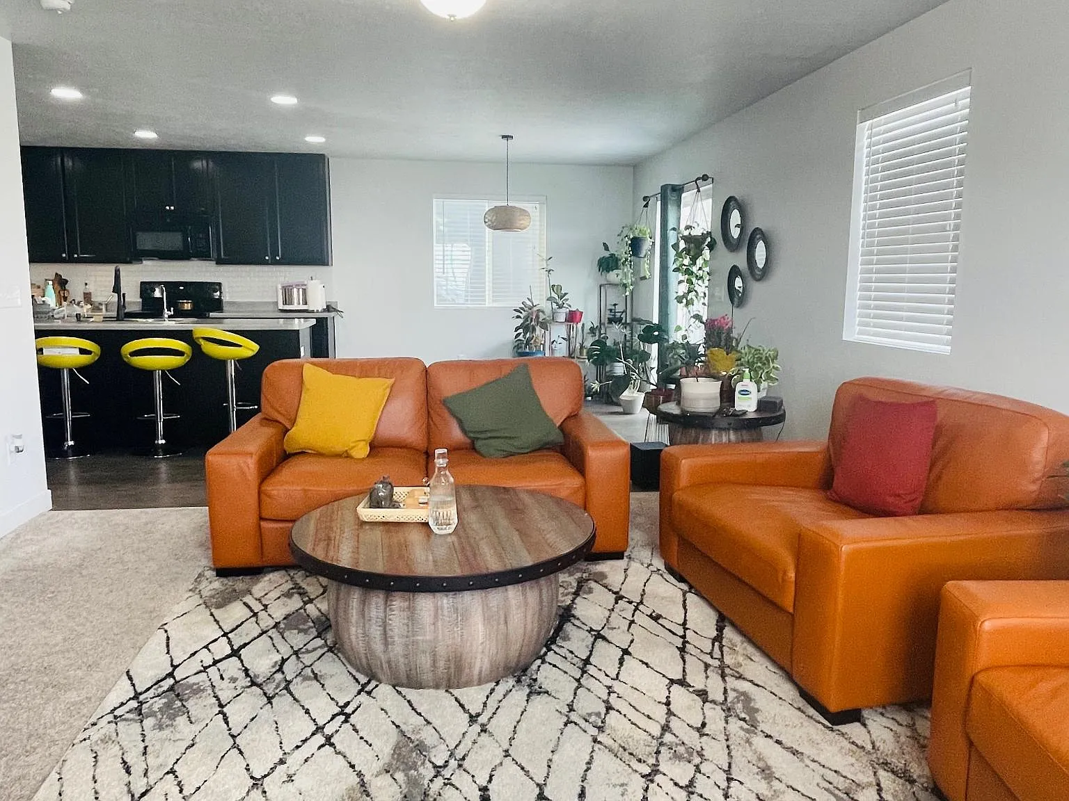 3 bed, 2.5 bath, 2970 sqft, $2,290 — Photo 3