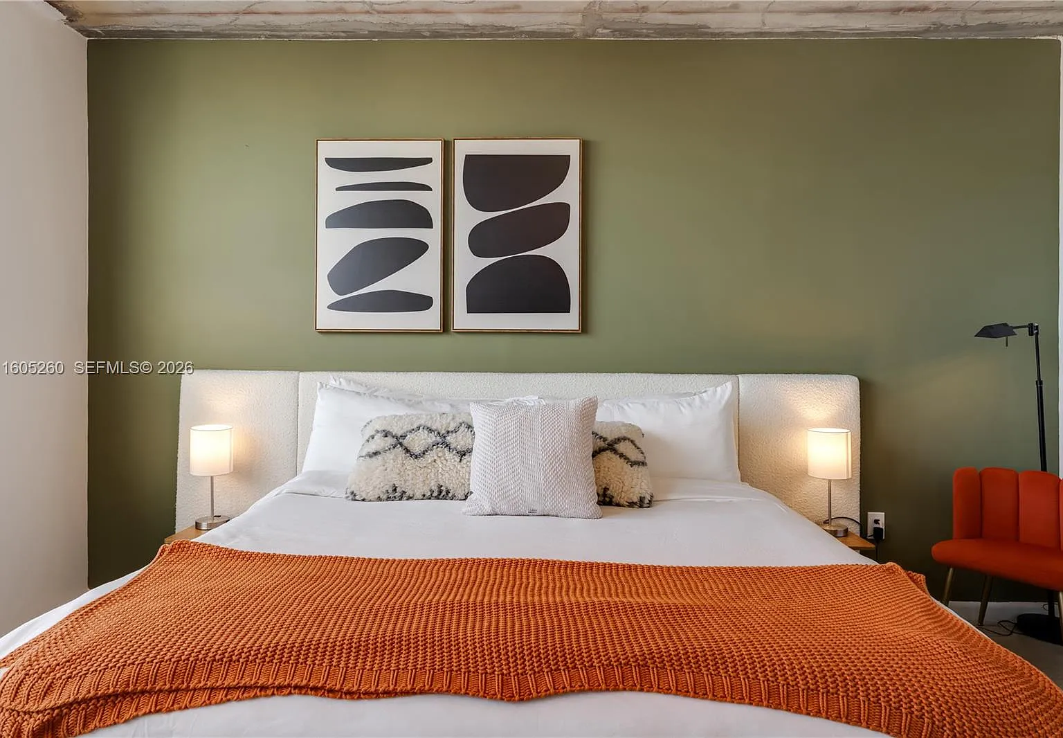 Midblock Miami Condo — Photo 2