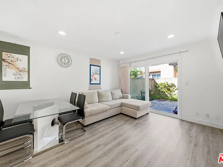 3442 Del Amo Blvd — Photo 16