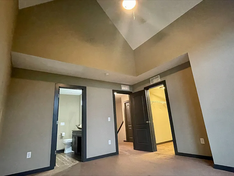 117 N Howard St — Photo 10