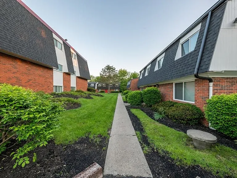 Finneytown Apartments & Townhomes — Photo 14