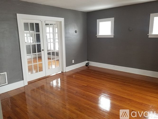 1st image of 125 Hutchinson Ave #125