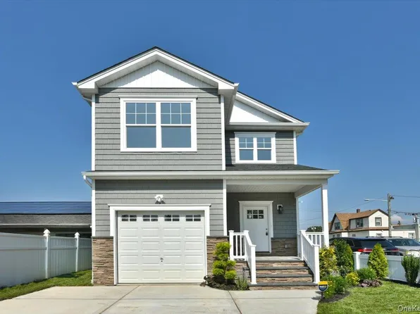 44 Bell Street, Valley Stream, NY 11580