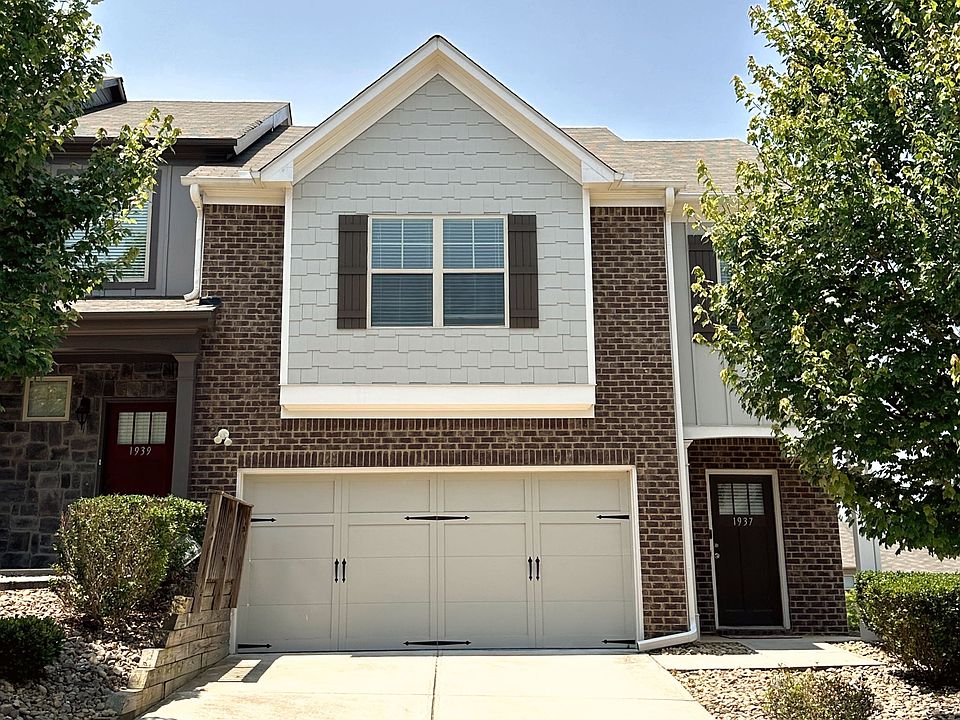 1st image of 2037 Paxton Dr