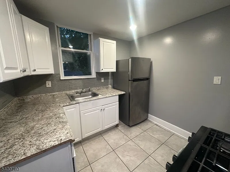 3 bed, 1.0 bath, $2,200 — Photo 3