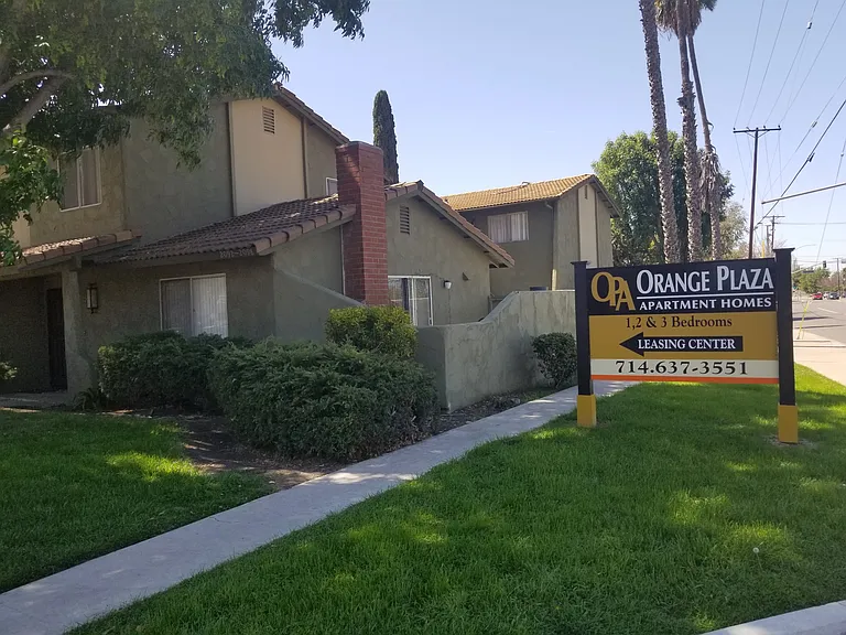Orange Plaza Apartments — Photo 16