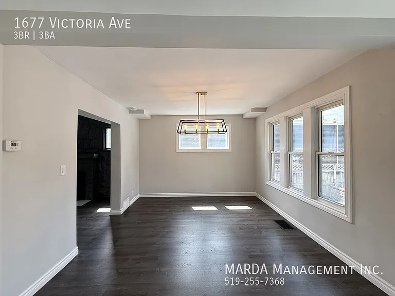 1677 Victoria Ave — Photo 12