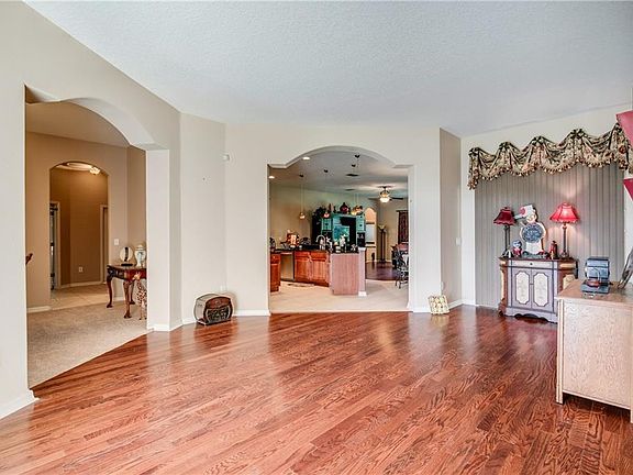 3rd image of 1526 Beaconsfield Dr