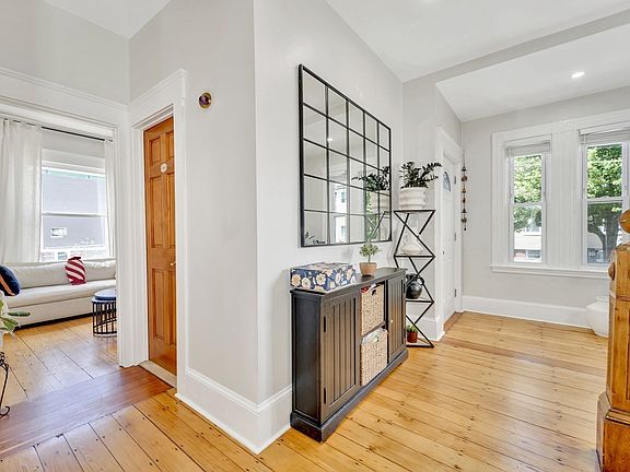 5th image of 59 Bonair St