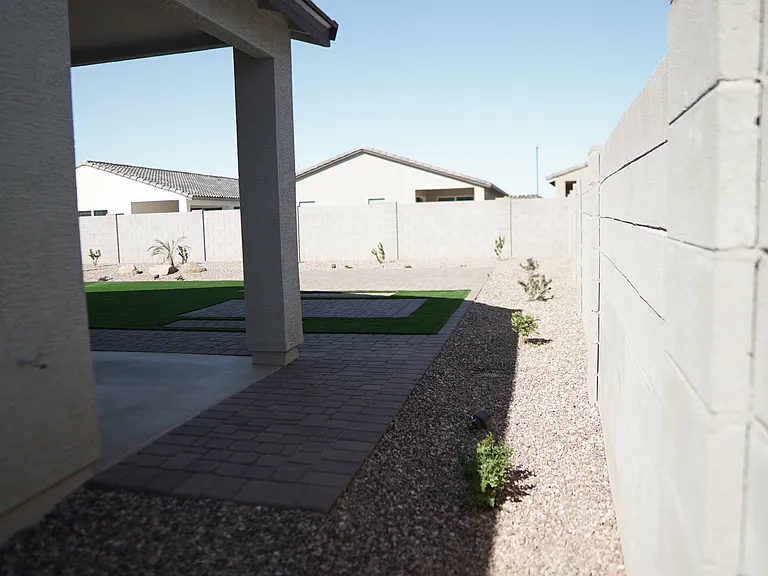2426 E Grenache Rd — Photo 25