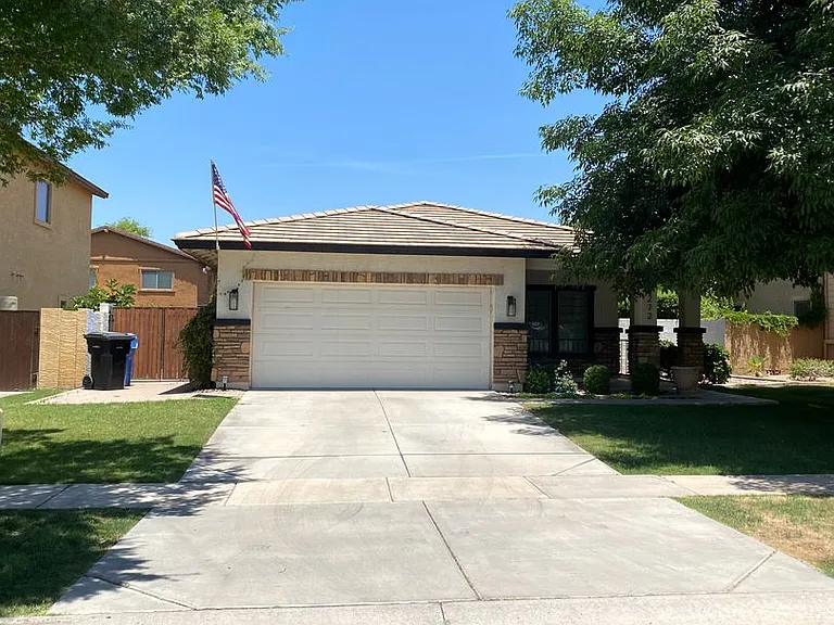 4272 E Cotton Ct — Photo 1