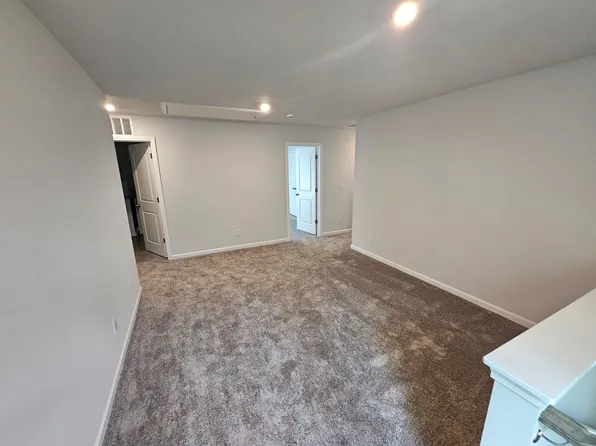 2109 Strawberry Patch St, Charlotte, NC 28208