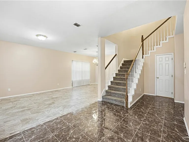 2417 Frontera Rd — Photo 3