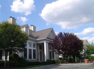 86 Legacy Cir, White Plains, NY 10603