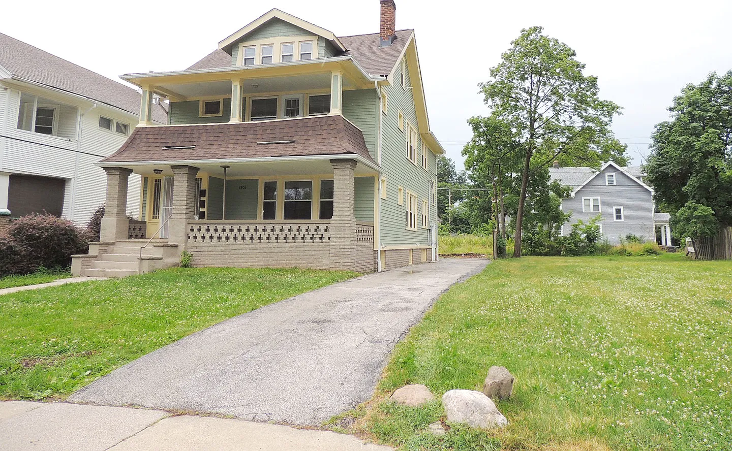 2803 Avondale Ave — Photo 1