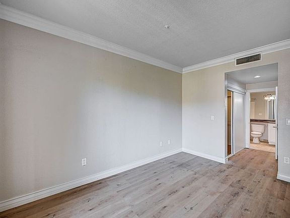 3rd image of 260 E Flamingo Rd #416-1