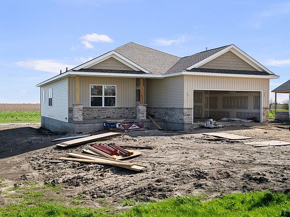 3rd image of 445 Rhonda Rd
