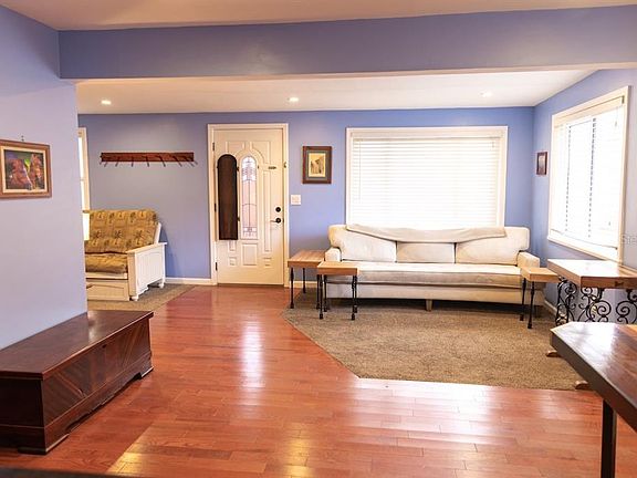 4th image of 544 FARNUM DRIVE