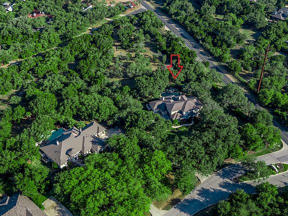 Level, wooded homesite