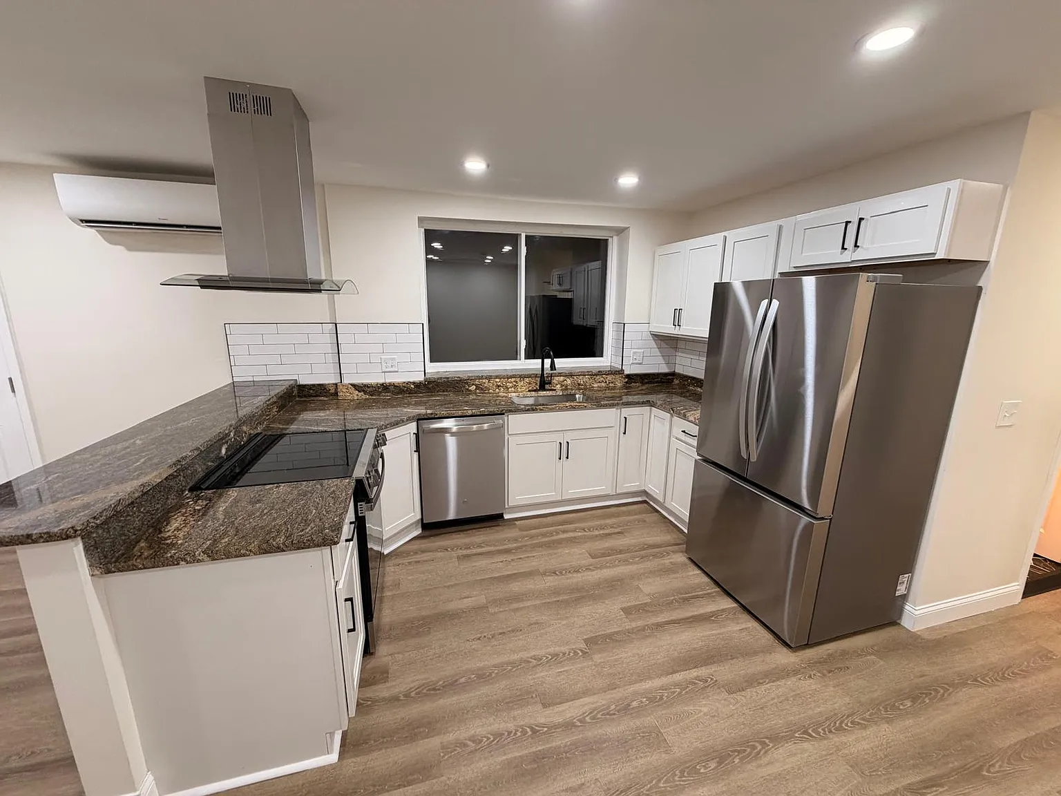 Stunning 2BR/1BA in North Avondale!! — Photo 3