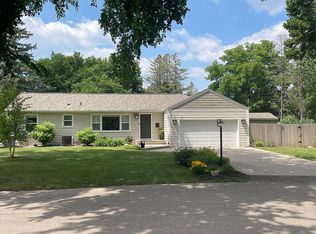 12112 Robin Cir, Minnetonka, MN 55305