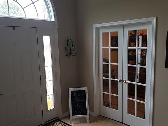3rd image of 13392 Morgan Dr