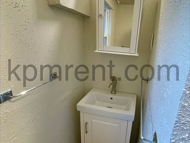 303 Chestnut St — Photo 10