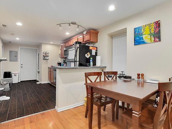 3rd image of 1633 N Maplewood Ave #1