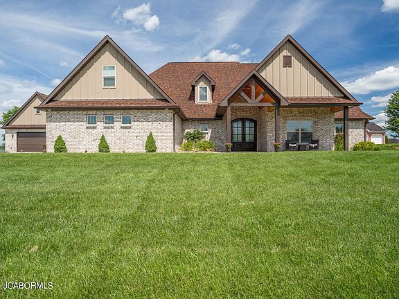 2nd image of 320 Summerhill Dr
