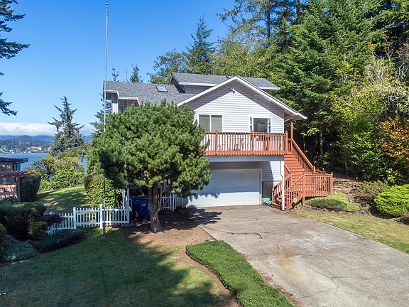 2nd image of 4135 NE 20th St