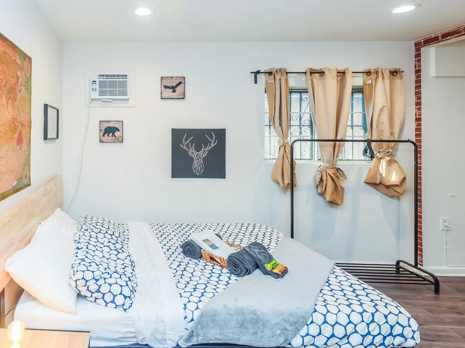6 bed, $1,550 — Photo 2