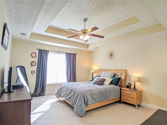 5th image of 950 Golden Meadows Ln
