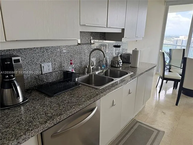 7000 Island Blvd #2403 — Photo 2