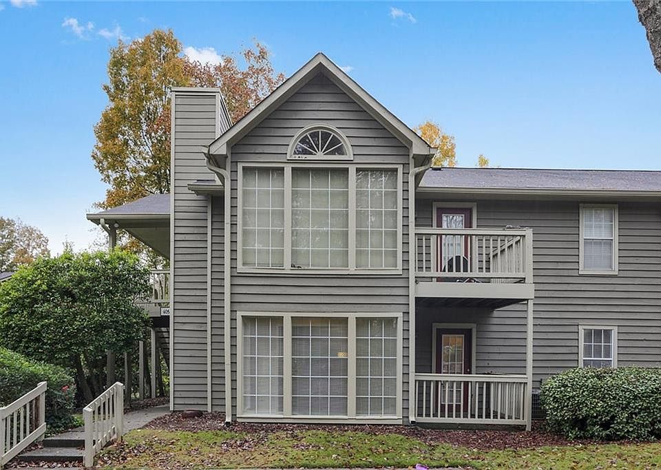1st image of 405 Country Park Dr SE #405