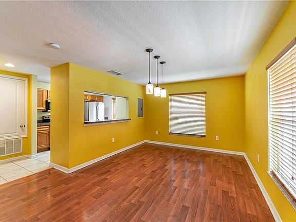 5th image of 107 Carina Cir