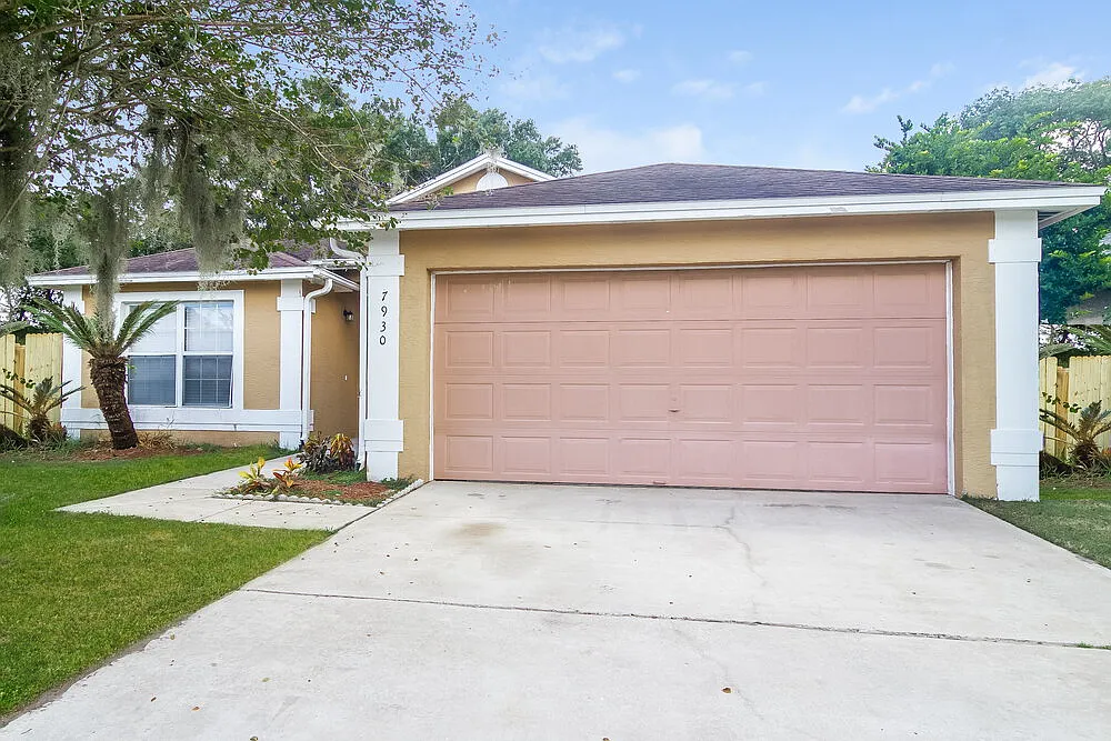 3 bed, 2.0 bath, 1571 sqft, $2,385 — Photo 1