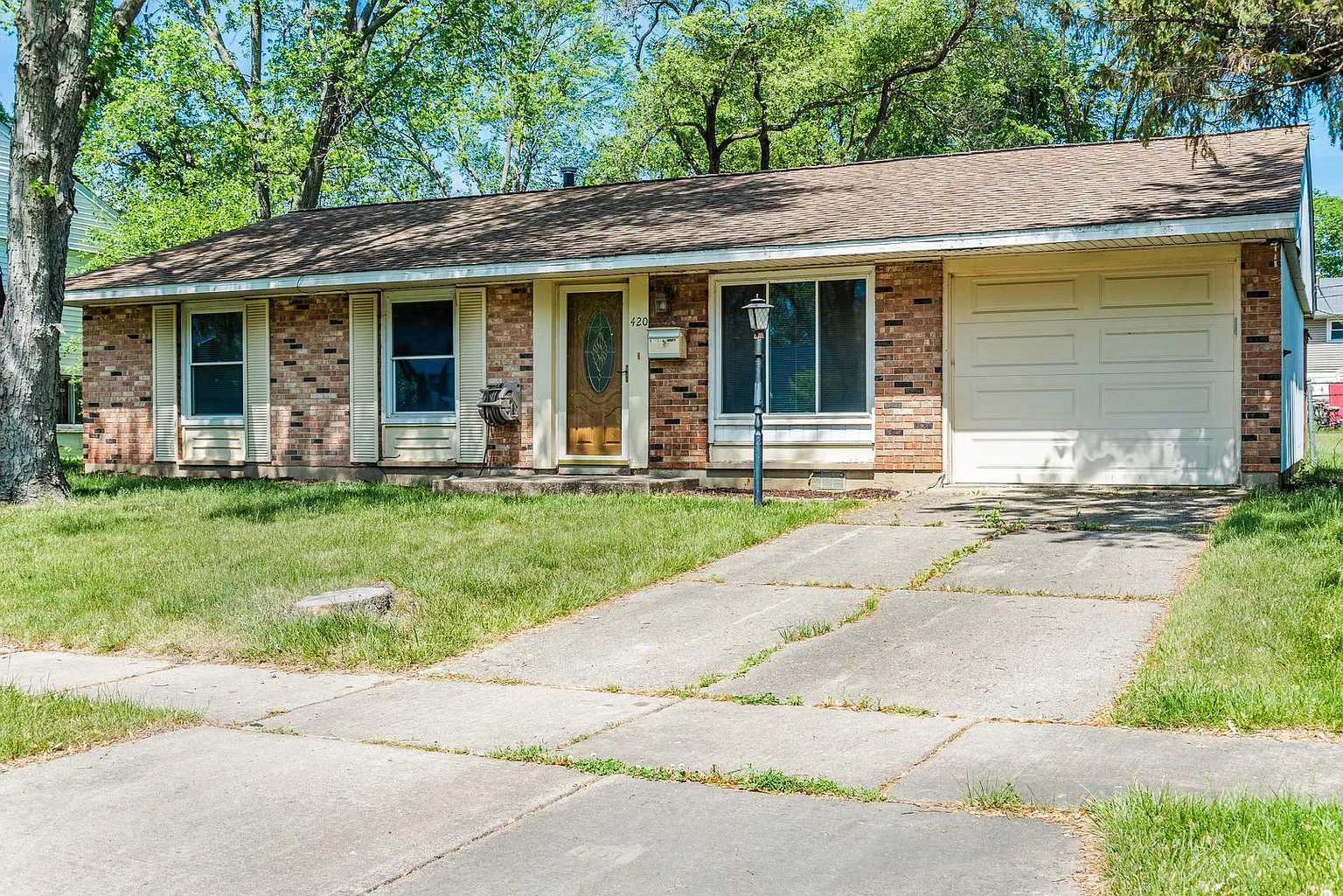 420 Sherwood Dr photo 1