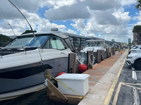 4000 NE 170th St APT 204, North Miami Beach, FL 33160