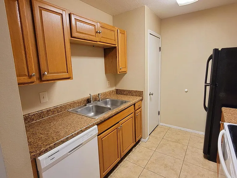 1614 Greenbriar Pkwy #4 — Photo 9