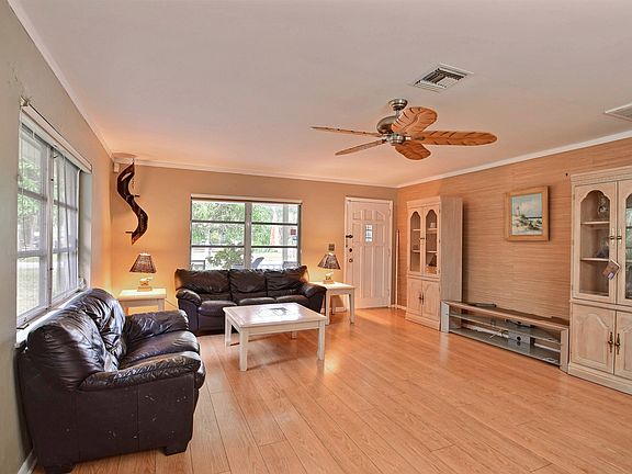 4th image of 1055 26th St