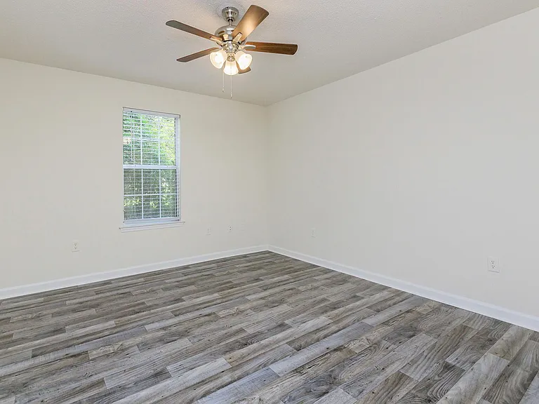 Baytree Condominiums — Photo 24