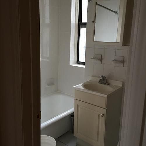 2nd image of 650 Melrose Ave APT 2B