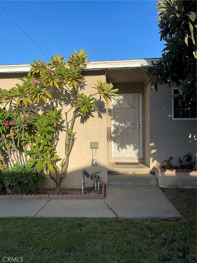 4 bed, 2.5 bath, 1432 sqft, $3,800 — Photo 2