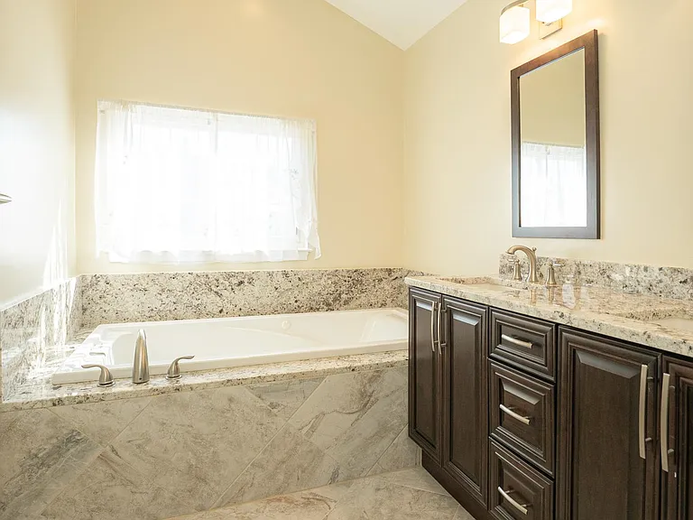 7036 Kings Manor Dr — Photo 21