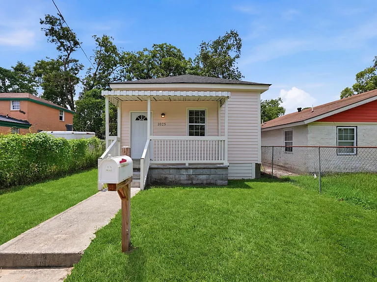 1025 Elliott Ave — Photo 2