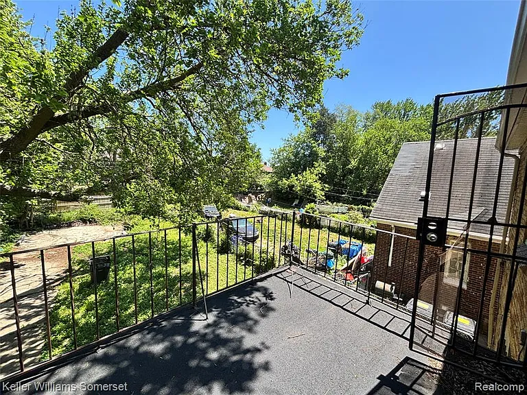 14800 Woodmont Ave — Photo 17