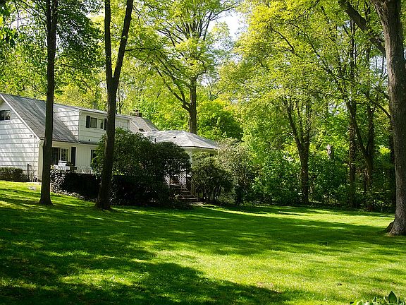 2nd image of 58 Harwood Dr E