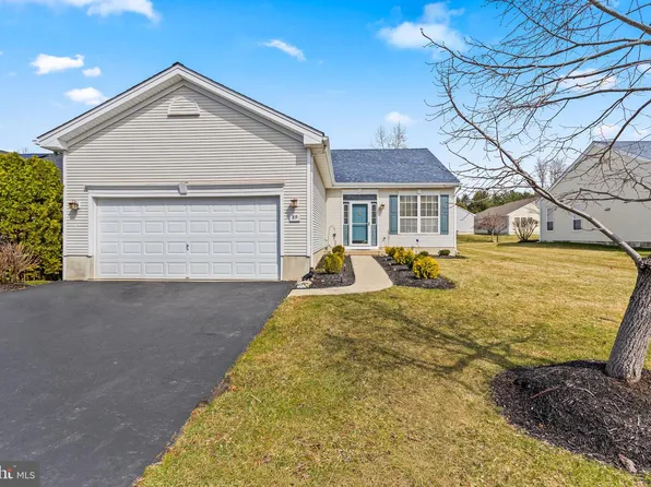 89 Chamber Ln, Columbus, NJ 08022